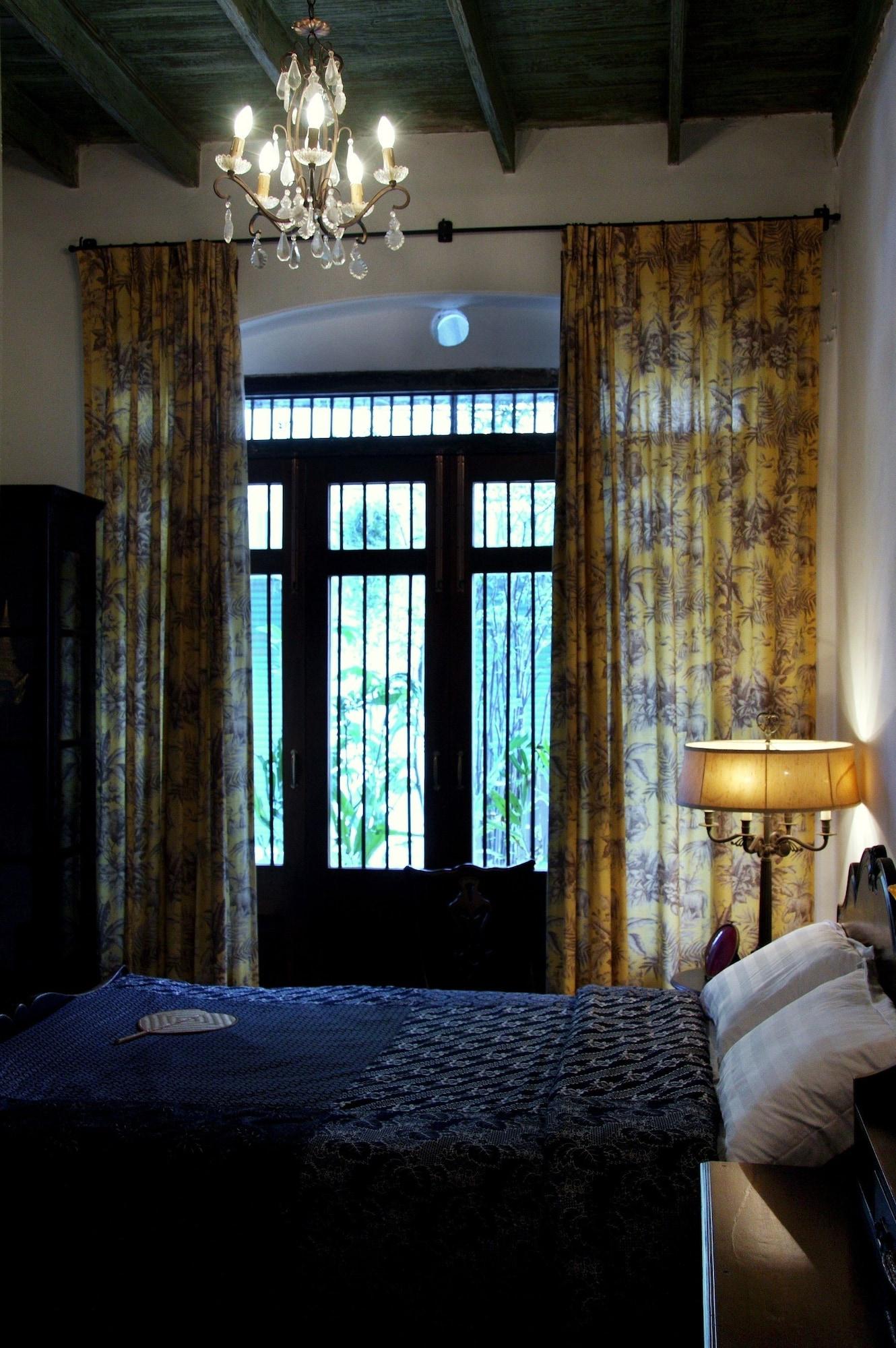 The Bhuthorn Bed & Breakfast Банкок Екстериор снимка