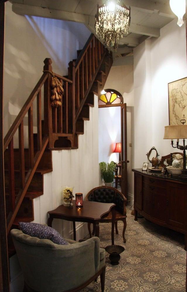 The Bhuthorn Bed & Breakfast Банкок Екстериор снимка
