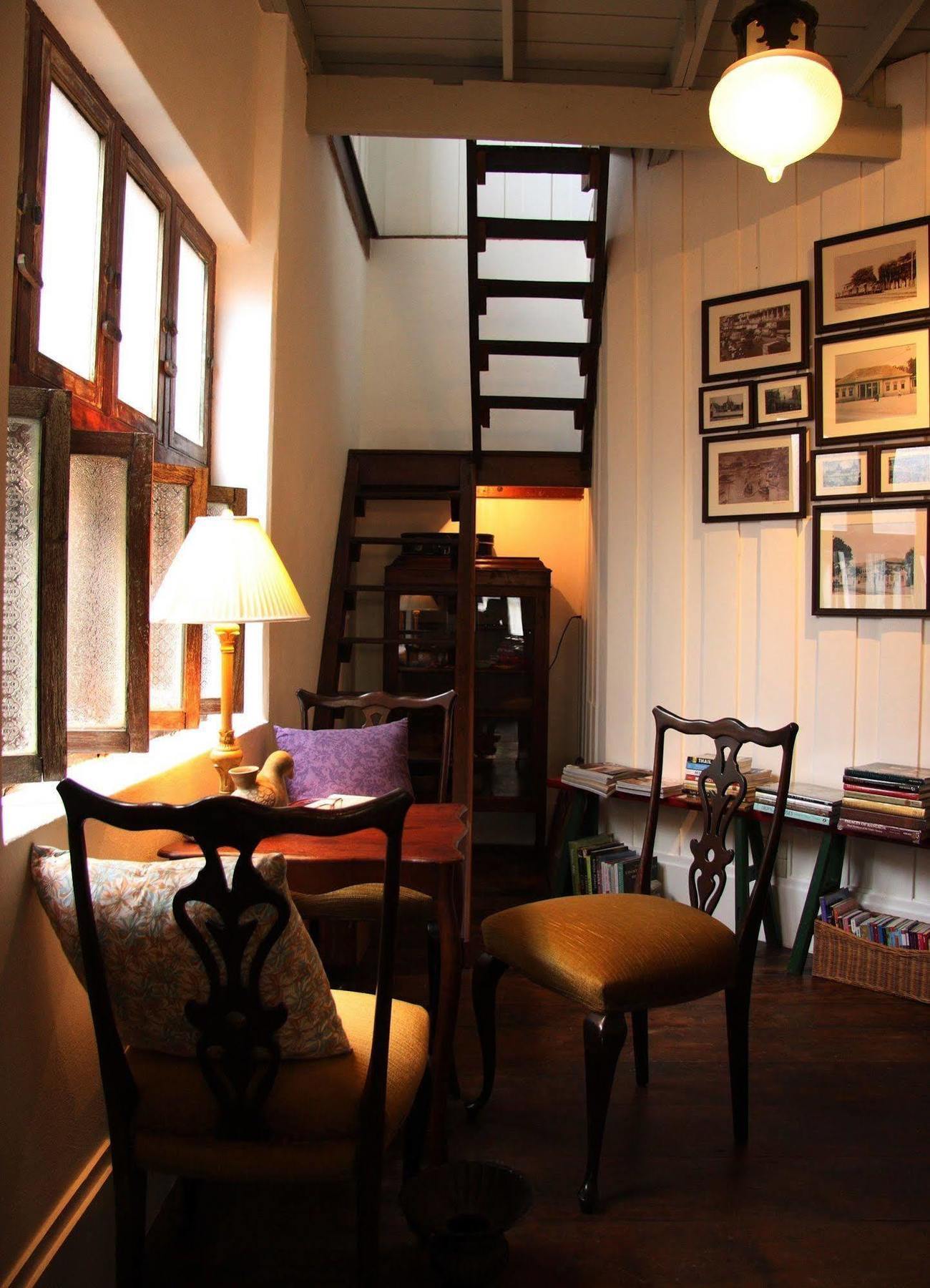 The Bhuthorn Bed & Breakfast Банкок Екстериор снимка